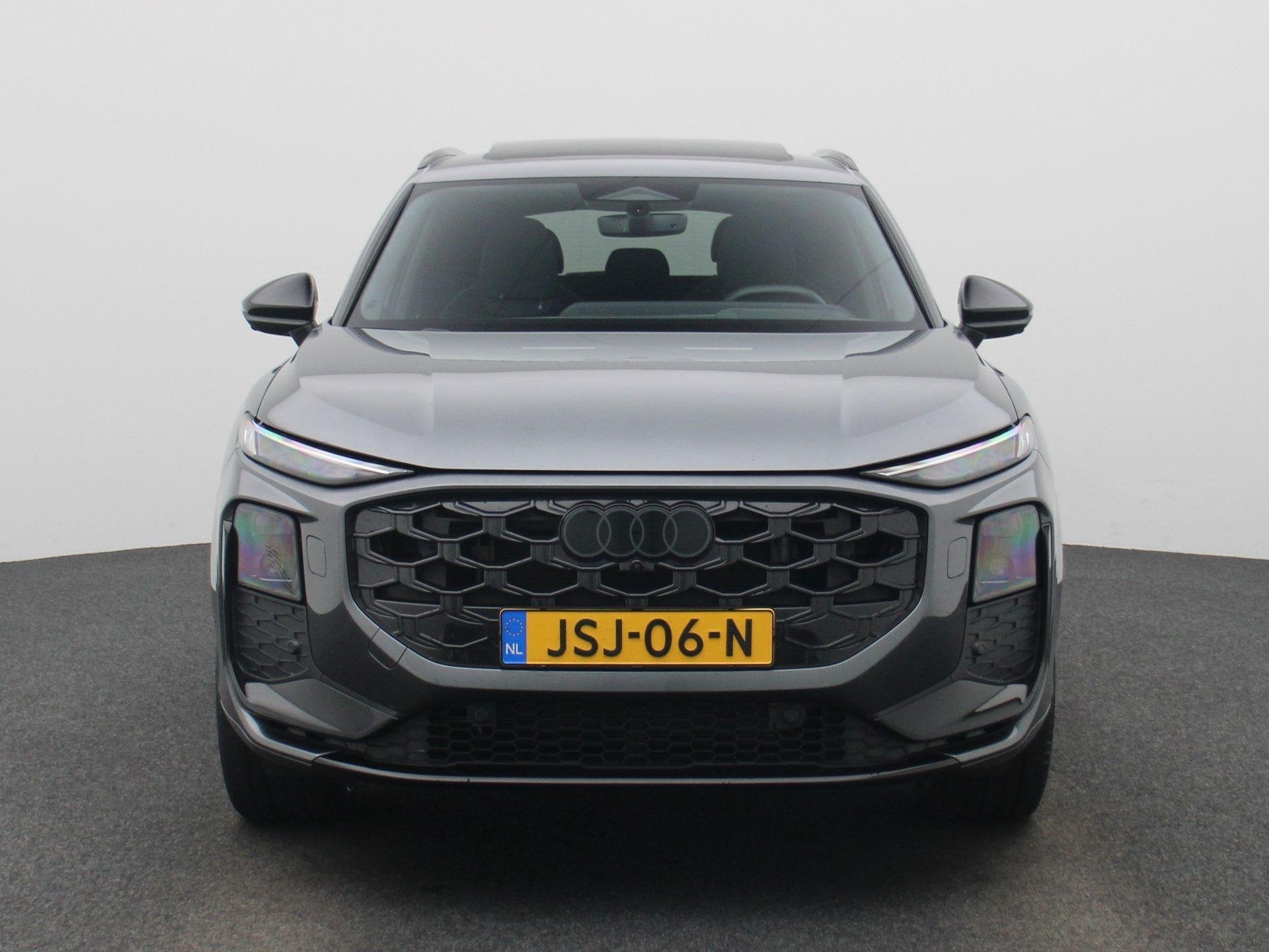 Audi Q3 1.5 e-hybrid S edition l Demo l Adaptive cruise cont, Auto's, Audi, 12 maanden, 1800 kg, 1498 cc, 150 min