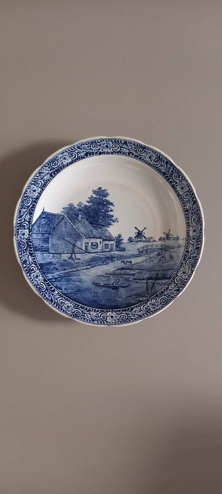 Wandbord Delfts blauw gesigneerd J. Sonneville, Ophalen