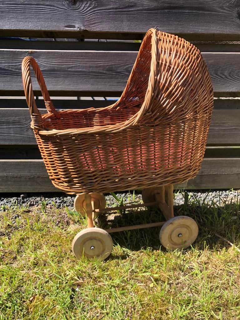 Houten poppenwagen van riet, gebruikt, Kinderen en Baby's, Speelgoed | Poppen, Ophalen, Gebruikt, Overige typen