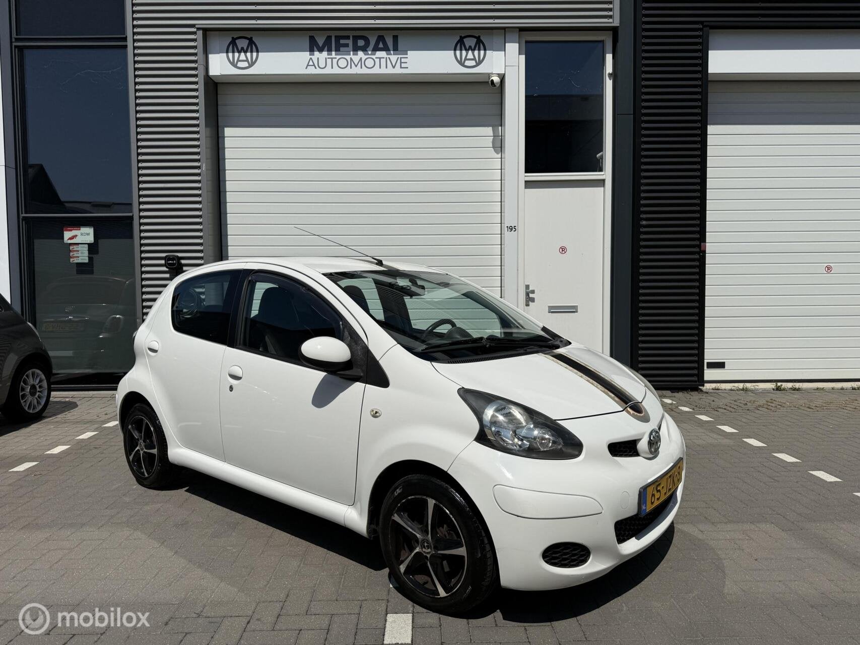 Toyota Aygo 1.0-12V Xcite White 5Drs Airco NAP Apk, Voorwielaandrijving, Gebruikt, 4 stoelen, Origineel Nederlands