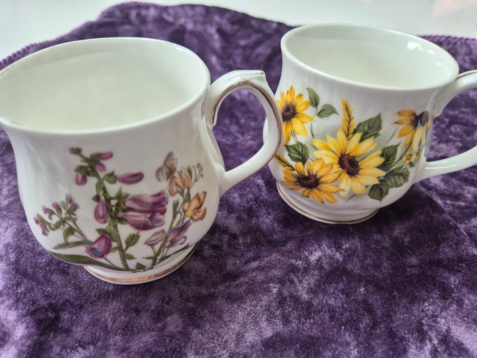 Kijk 2 Royal Windsor mokken met bloemmotief, Ophalen of Verzenden, Gebruikt, Porselein