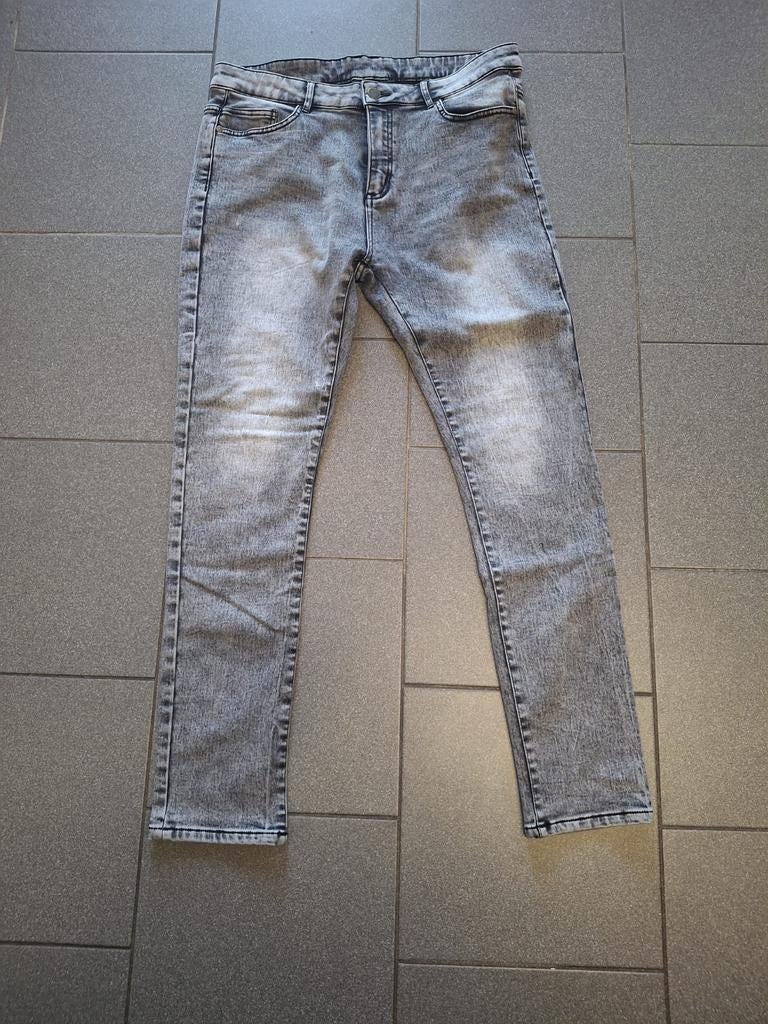 Grijze spijkerbroek - Zo goed als nieuw, Kleding | Dames, Ophalen of Verzenden, Zo goed als nieuw, Grijs, Broek of Spijkerbroek