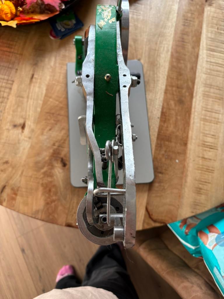 Leer naaimachine, Ophalen, Zo goed als nieuw, Naaimachine, Overige merken