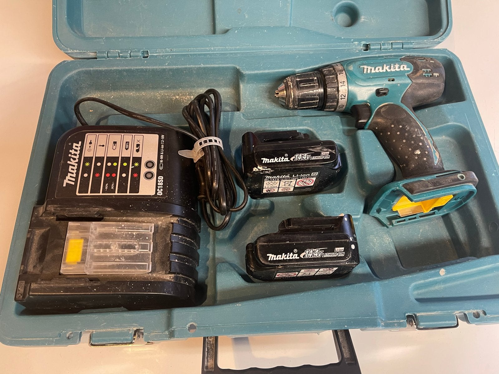 Makita Accuschroeftol BDF343 met 2 accu's en lader in koffer, Gebruikt, Variabele snelheid, Ophalen of Verzenden, Boor- en Schroefmachine