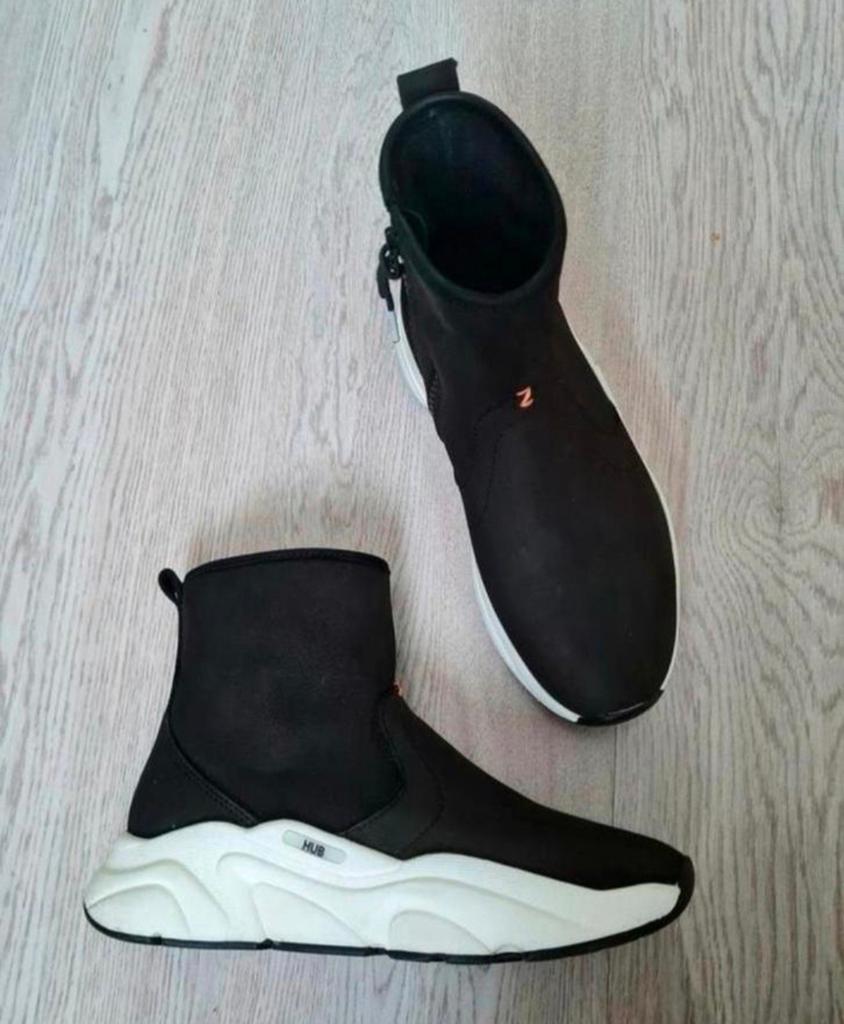 Zwarte HUB enkellaarzen van suedeleer unisex, Zwart, Ophalen of Verzenden, HUB, Sneakers of Gympen