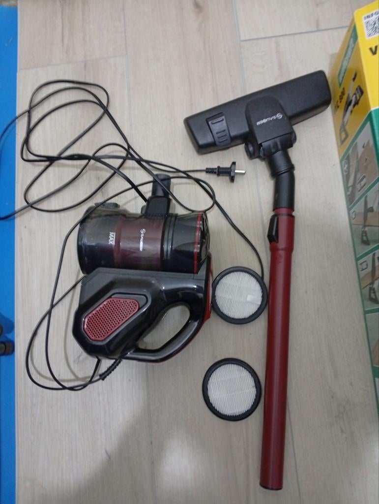 Compacte stofzuiger met zakloos design, Ophalen of Verzenden, Gebruikt, Reservoir, Minder dan 1200 watt