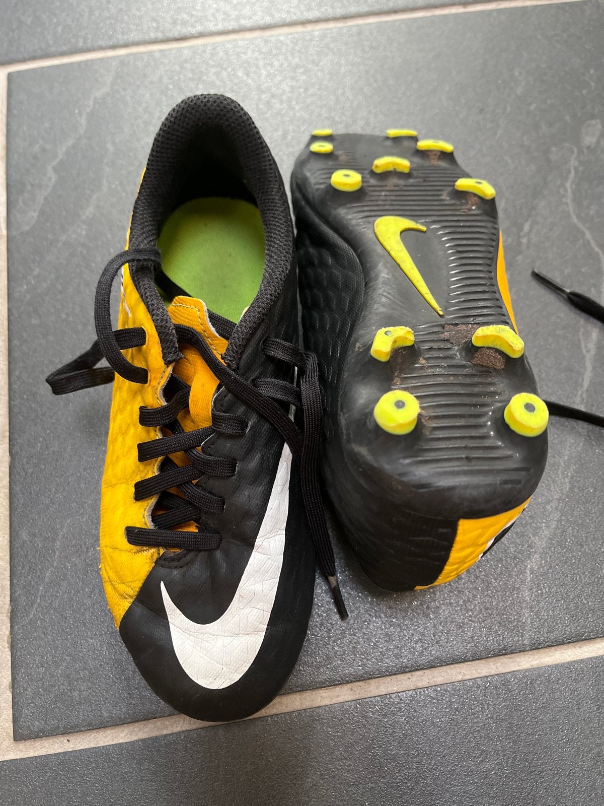 Gratis afhalen: Nike voetbalschoenen - Maat 32, Ophalen, Gebruikt, Schoenen