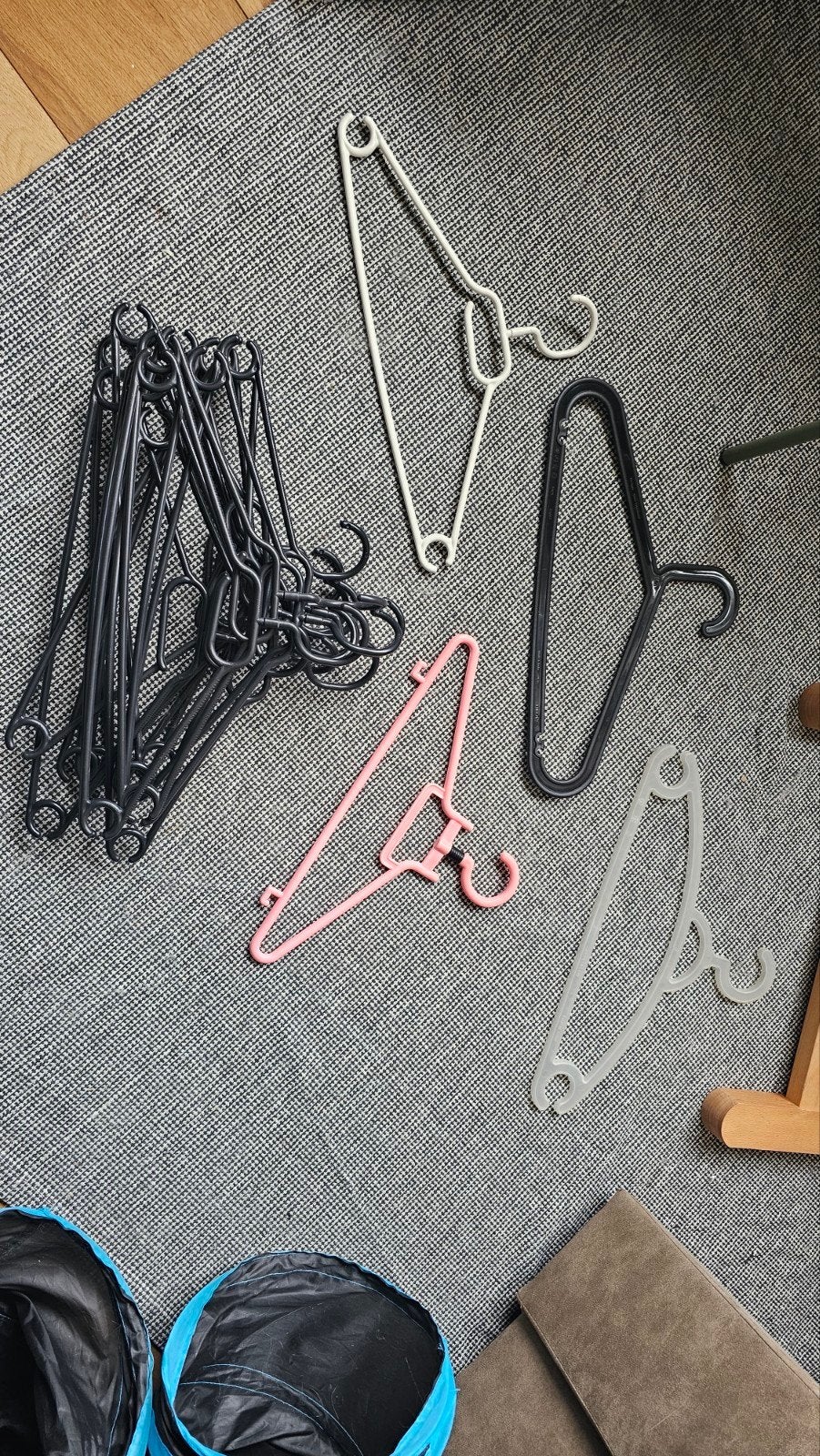 kleding hangers, Ophalen