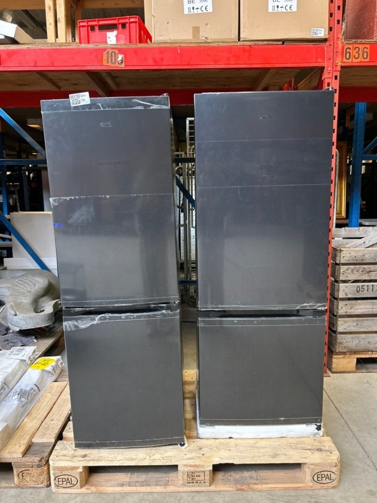 2 x Koelvriescombinatie CHiQ 140 cm hoog NIEUW met schade, Witgoed en Apparatuur, 150 tot 200 liter, Met aparte vriezer, Nieuw