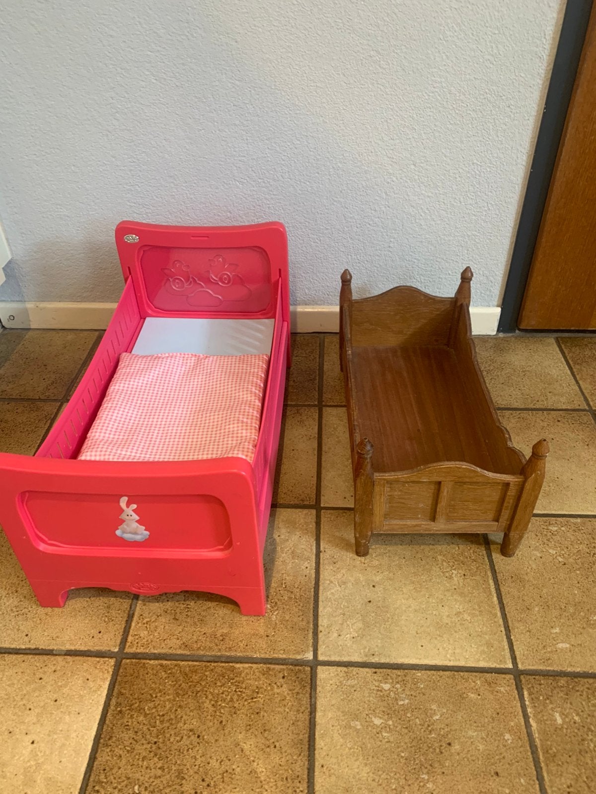 Poppenbedjes: roze Babyborn en antiek houten, Ophalen, Gebruikt, Babypop