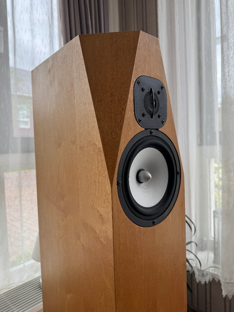 INNOVATIVE SOUND(=) Luidsprekerset, Vloerstaande luidspreker, Zo goed als nieuw, 60 tot 120 watt, Ophalen