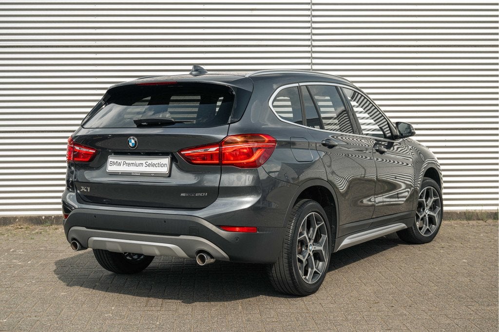 BMW X1 sDrive20i xLine Automaat / Sportstoelen / Comfort Acc, 1998 cc, Met garantie (alle), Leder, Bedrijf