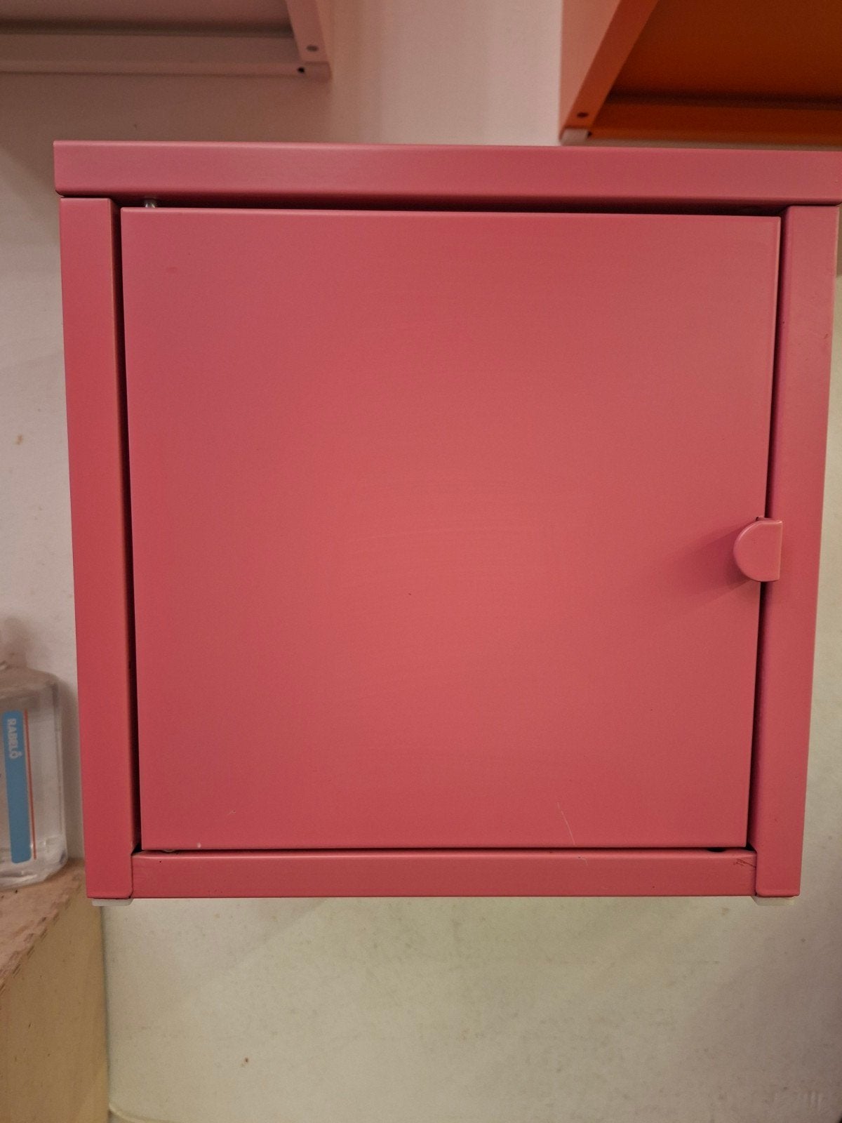 Roze metalen wandkastje/lockerkastje, Ophalen, Gebruikt, Modern, Speels, Industrieel