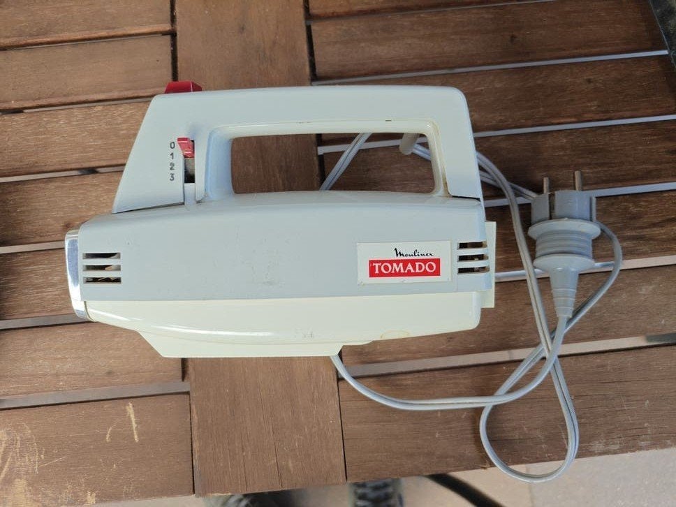 Vintage Moulinex Tomado Handmixer - Made in France, Ophalen of Verzenden, Gebruikt, 3 snelheden of meer