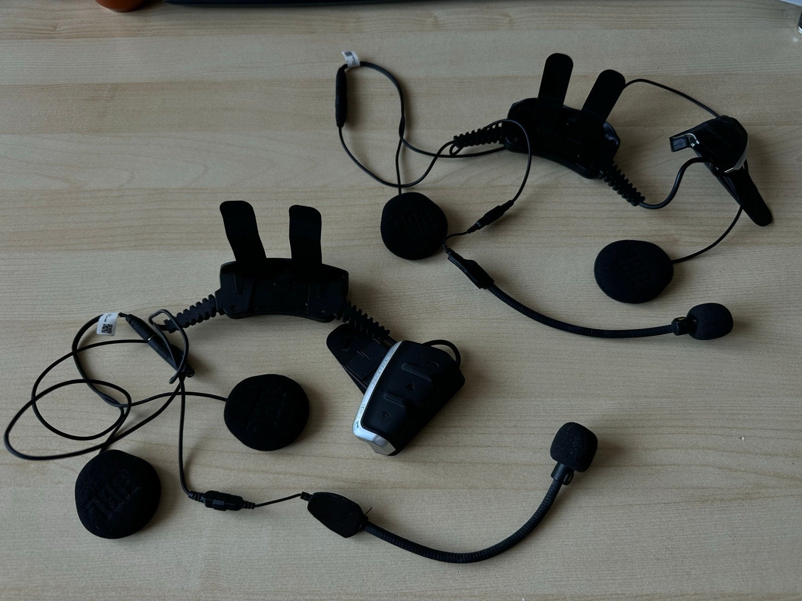 Foto 3 van Cardo Packtalk Slim Duo - Mesh & Bluetooth JBL speakers