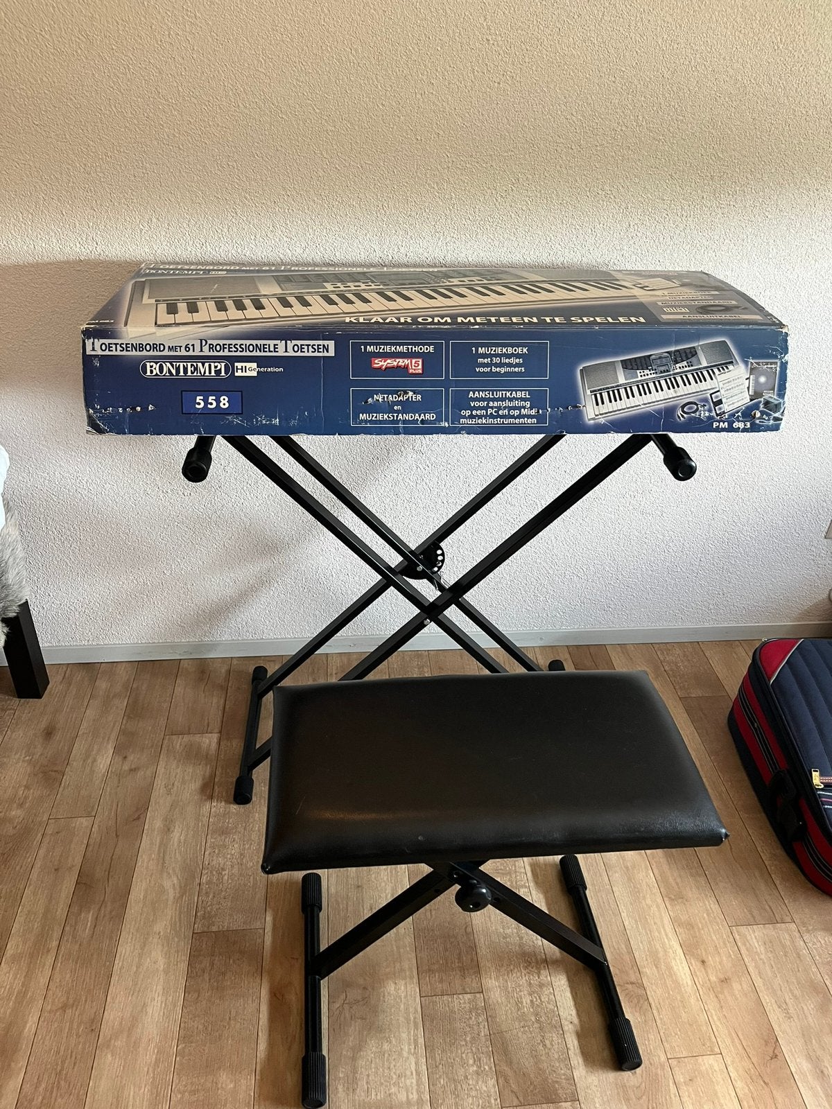 Keyboard met stanaard en kruk, 61 toetsen, Zo goed als nieuw, Met standaard, Ophalen
