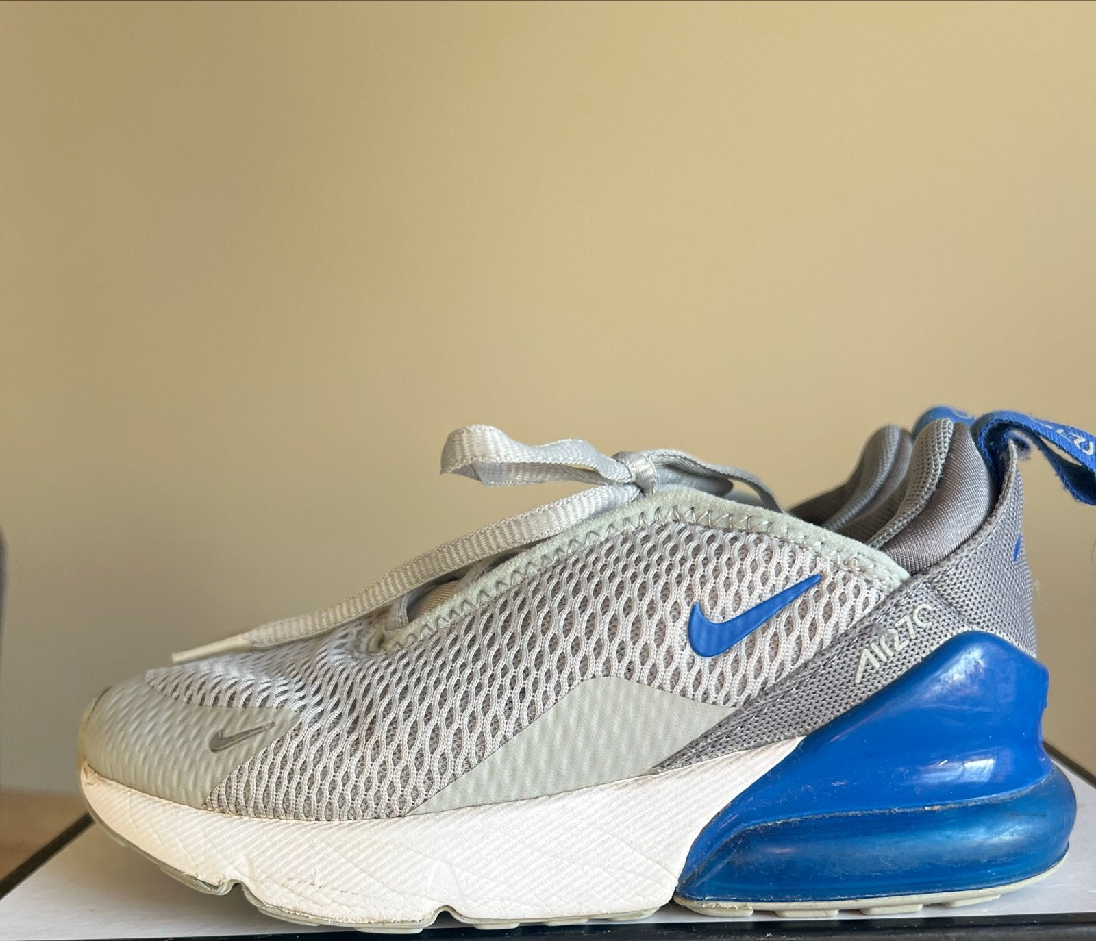 Nike Air Max 270 grijs/blauw - nette staat, Ophalen of Verzenden, Gebruikt, Jongen of Meisje, Sportschoenen