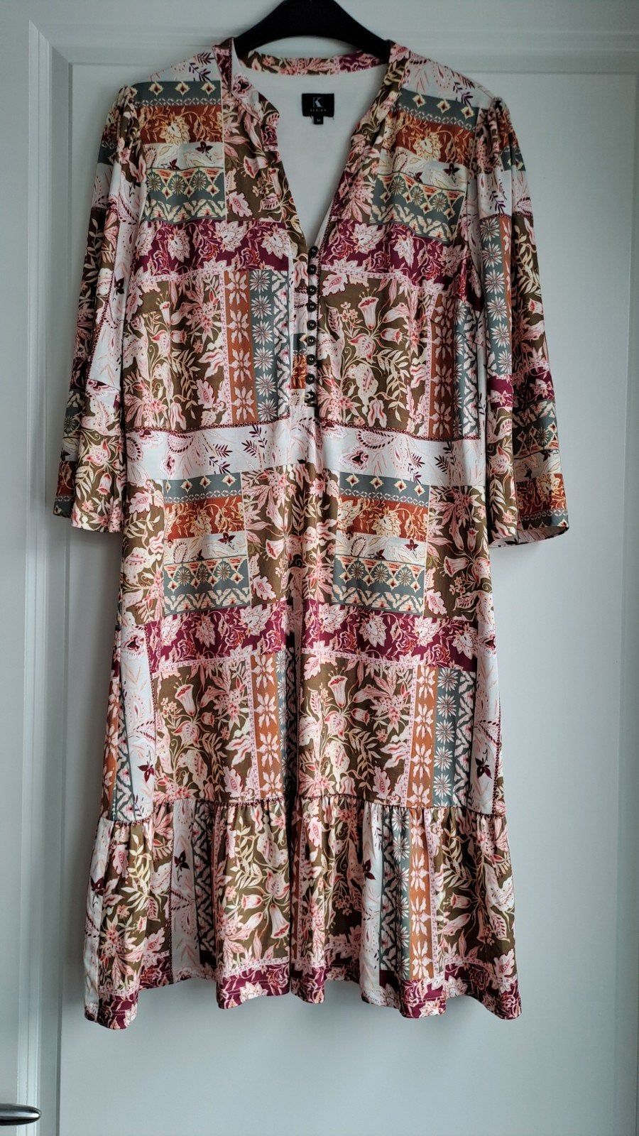 Mooie gevoerde damesjurk van K-Design, maat L, Maat 38/40 (M), Meerkleurig, Ophalen of Verzenden, Knielengte