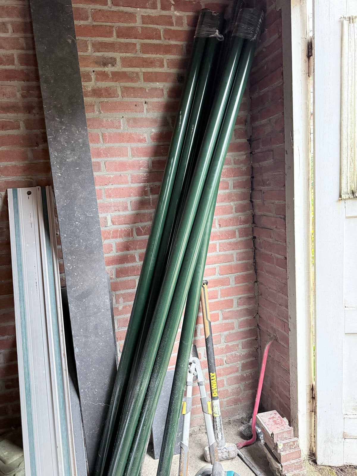 7 (tot 12) Groene Tuinpalen 60mm - 2300mm (RAL 6009), Ophalen, Zo goed als nieuw, 180 tot 250 cm, Palen