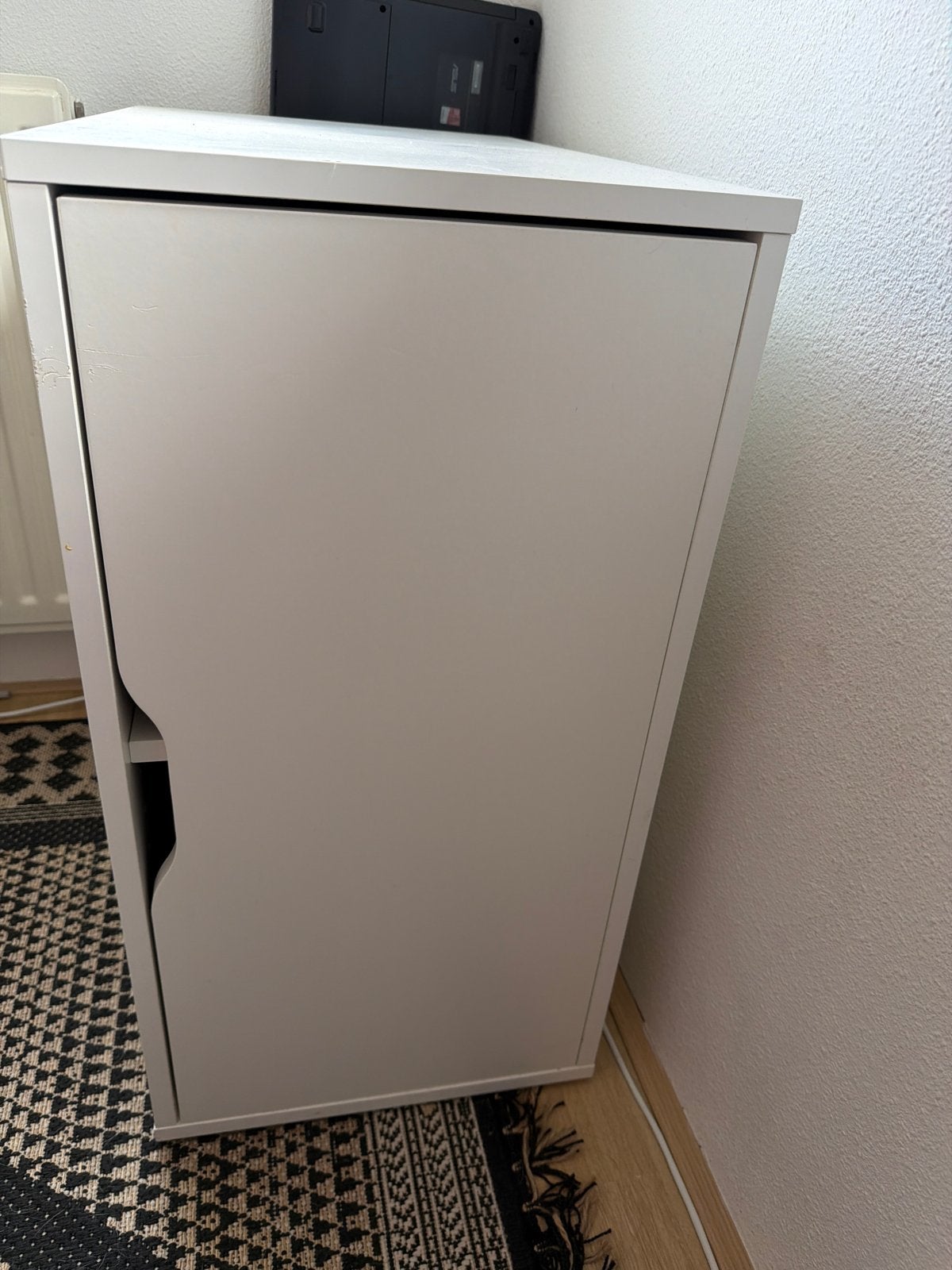 Witte kast met waterschade, Ophalen, Gebruikt