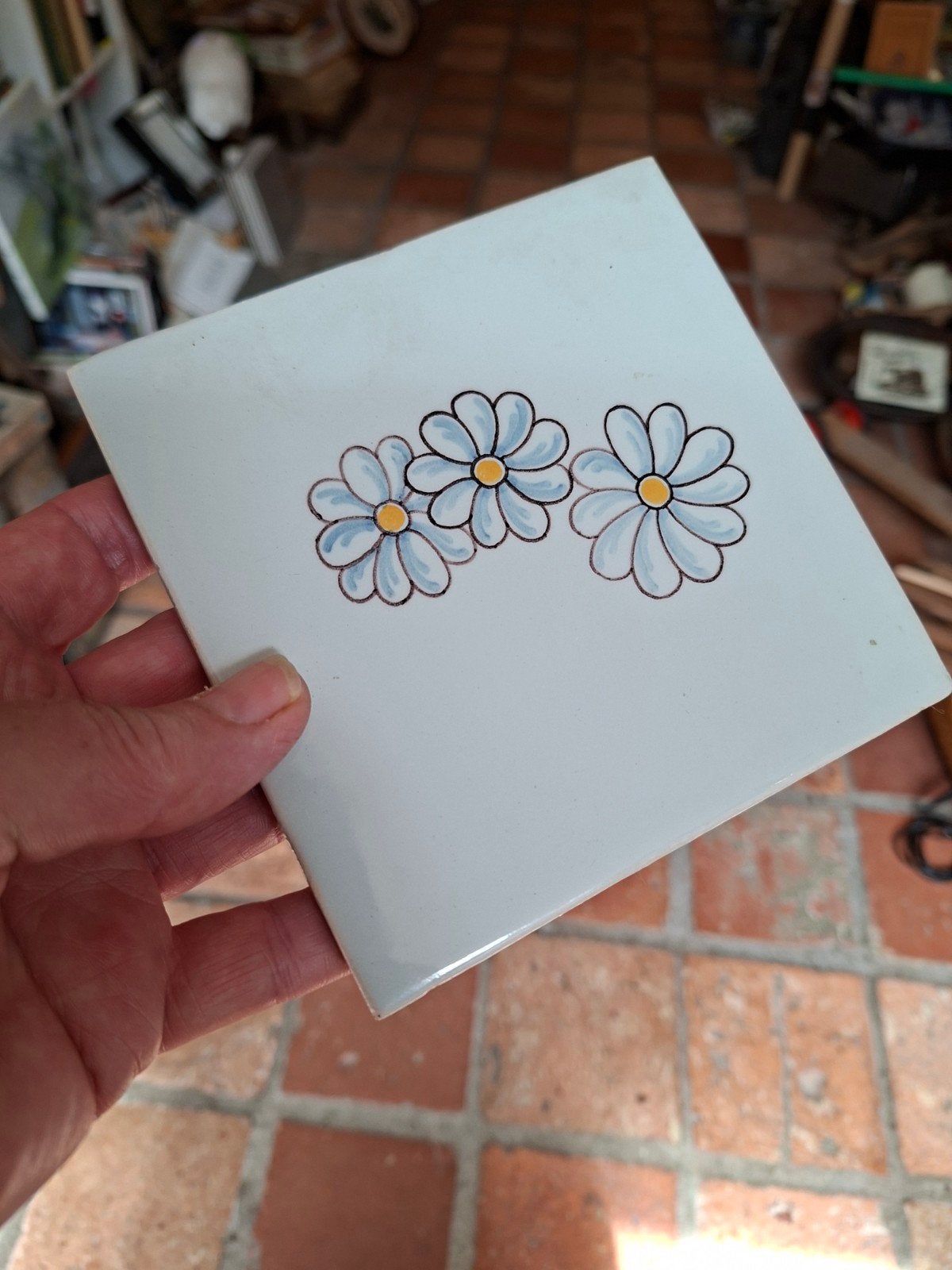 Makkum tegel 1985 met bloemen, Ophalen of Verzenden