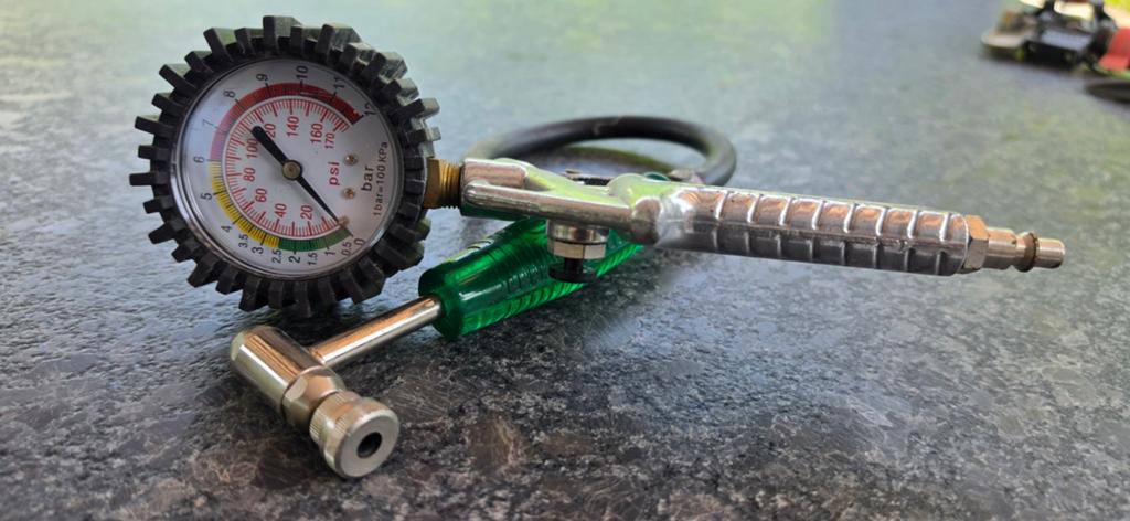 Aligator bandenpomp met drukmeter voor auto en fiets, Ophalen of Verzenden