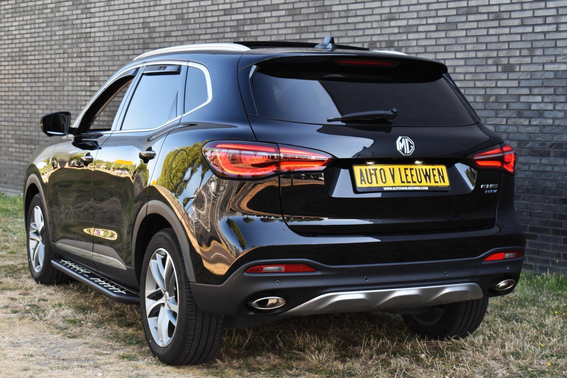 MG EHS 1.5 TGDI Luxury Plug In Hybrid PANORAMADAK/LEDER/DODE, Auto's, MG, Gebruikt, Euro 6, 4 cilinders, Zwart