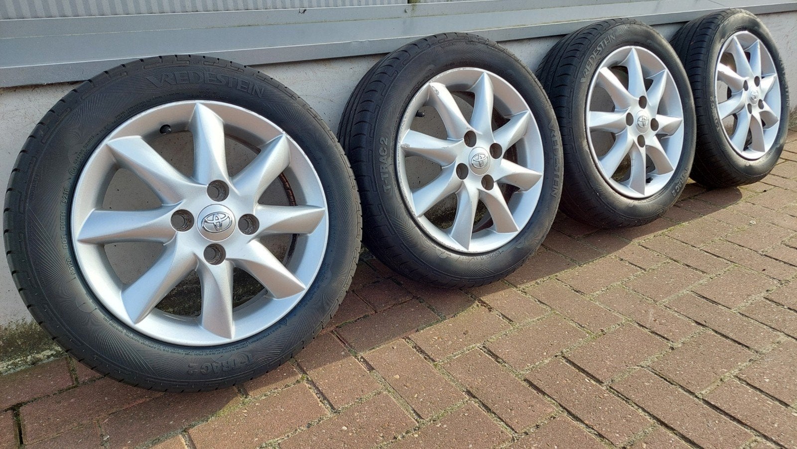 Toyota Aygo lichtmetalen velgen 155/65/14 Peugeot 107 C1, 14 inch, Gebruikt, 155 mm, Banden en Velgen