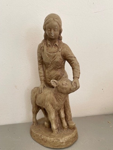 Vintage stenen beeldje NCB - Boxtel. Meisje met koe kalfje., Antiek en Kunst, Kunst | Beelden en Houtsnijwerken, Ophalen, Minder dan 20 cm