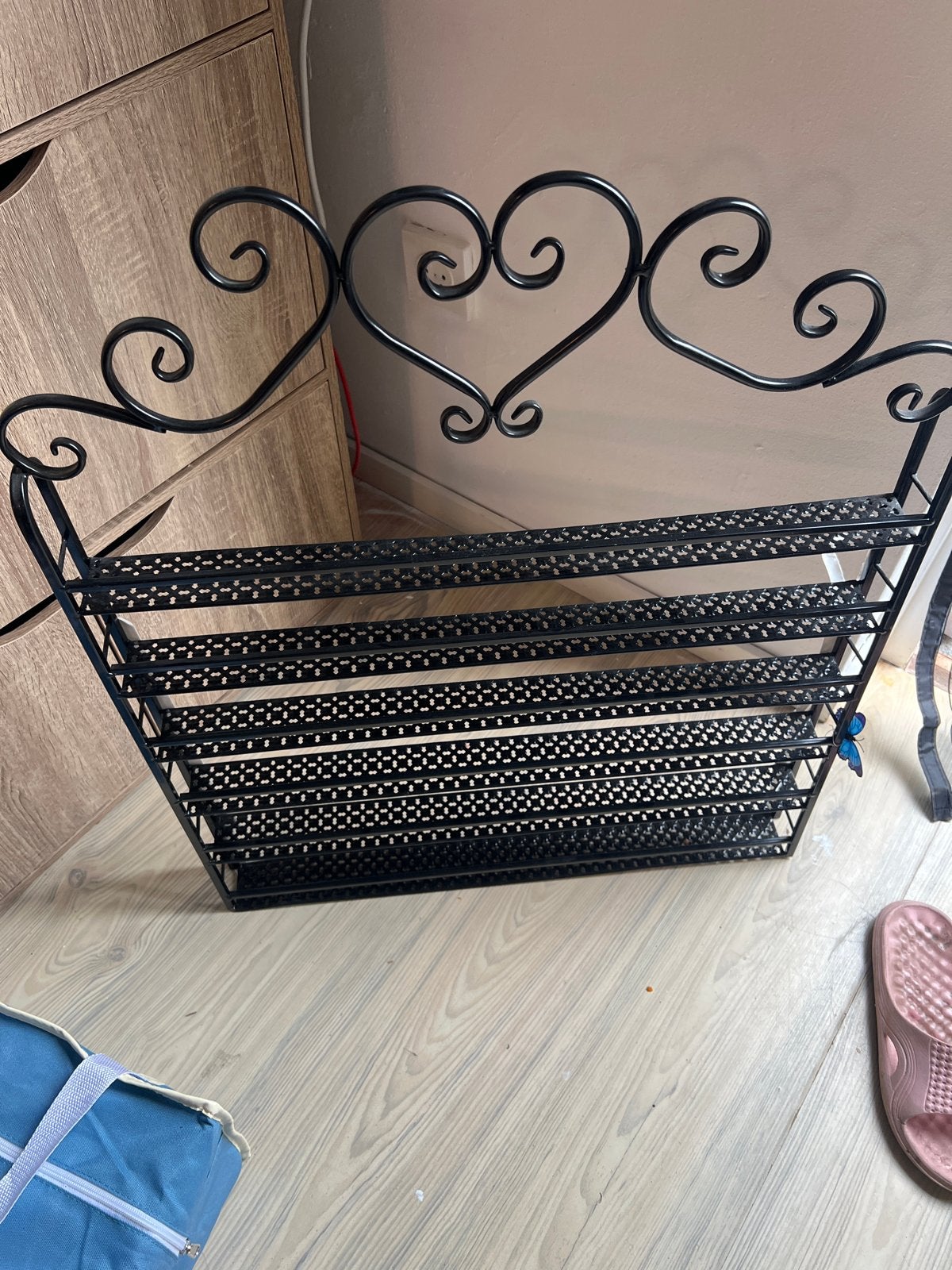 Zwart metalen tijdschriftenrek/schoenenrek met hartjes, Ophalen of Verzenden, Gebruikt