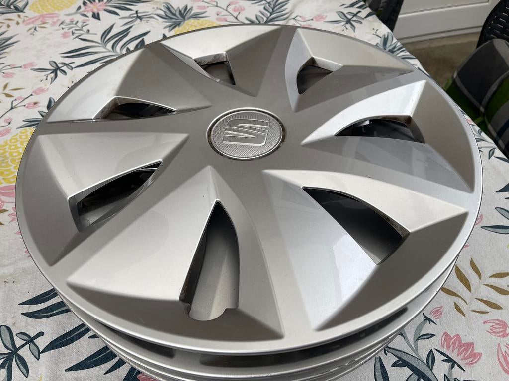 16inch Seat Leon wintervelgen met zgan GoodYear banden, Auto diversen, Wieldoppen, Ophalen