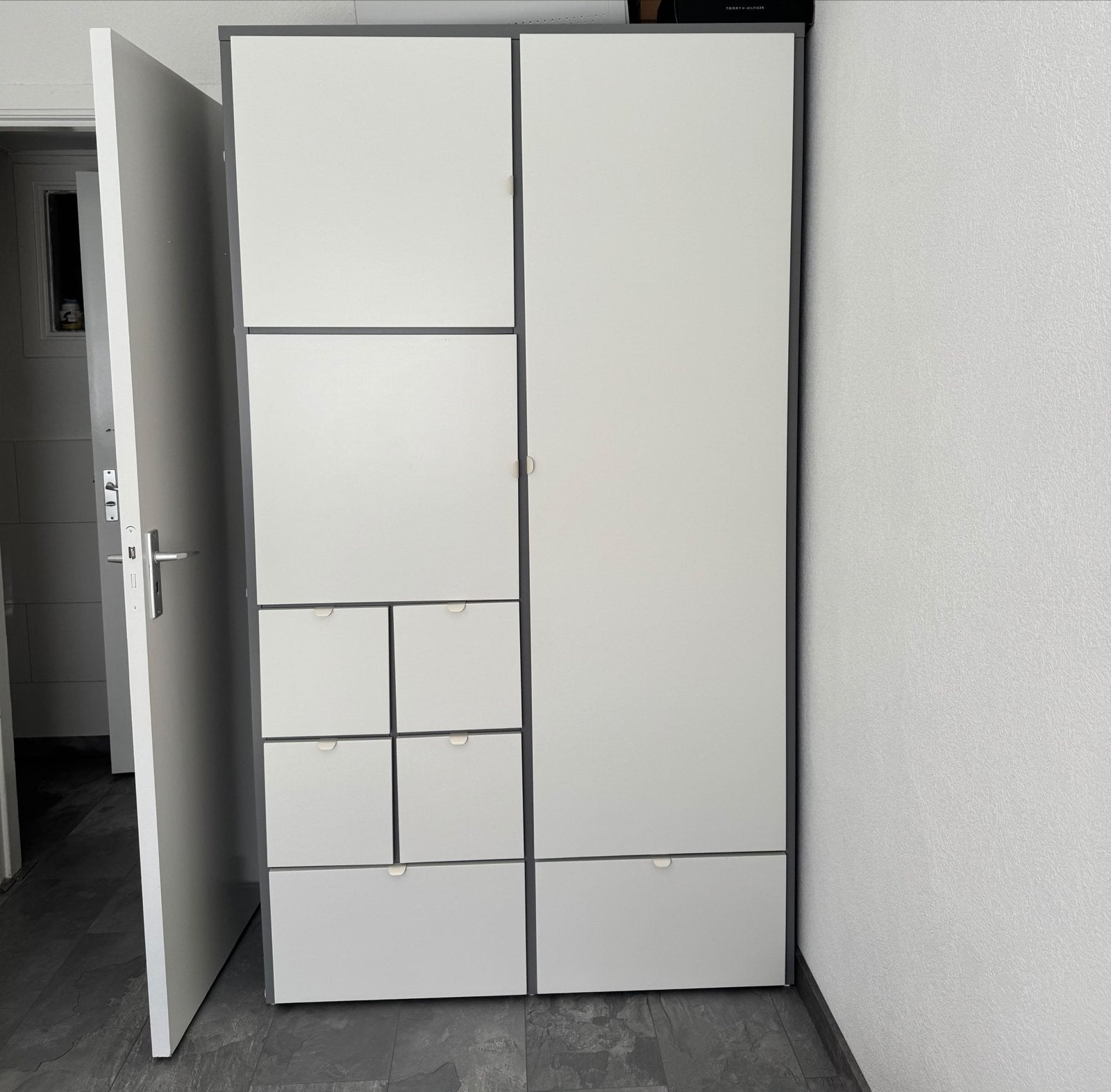 IKEA VISTHUS Kledingkast Grijs/Wit - Veel Opbergruimte, Ophalen, Gebruikt, 100 tot 150 cm, 200 cm of meer