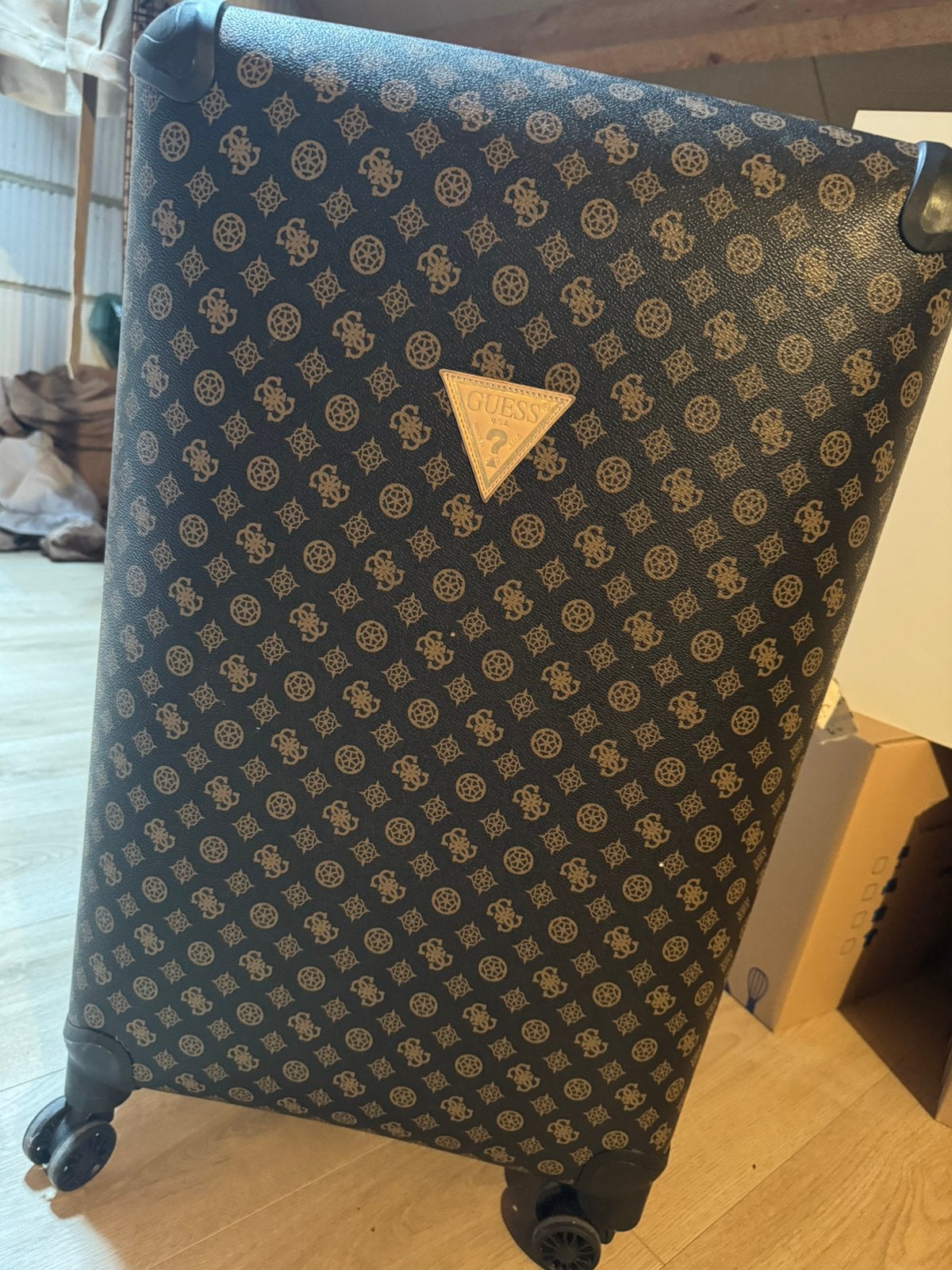 Guess koffer ruimbage, Ophalen, Hard kunststof, 45 tot 55 cm, Zo goed als nieuw