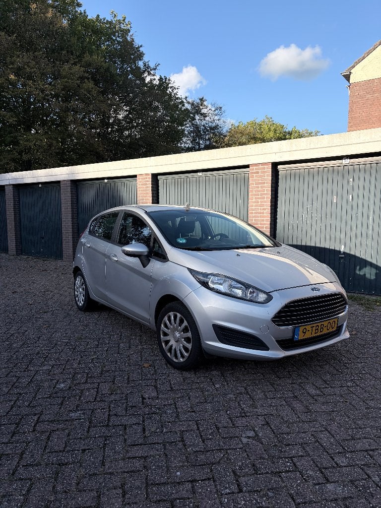 Ford Fiësta 2014 * NIEUWE DISTRIBUTIE * NIEUWE APK *, Auto's, Stof, 40 €/maand, Zwart, 525 kg