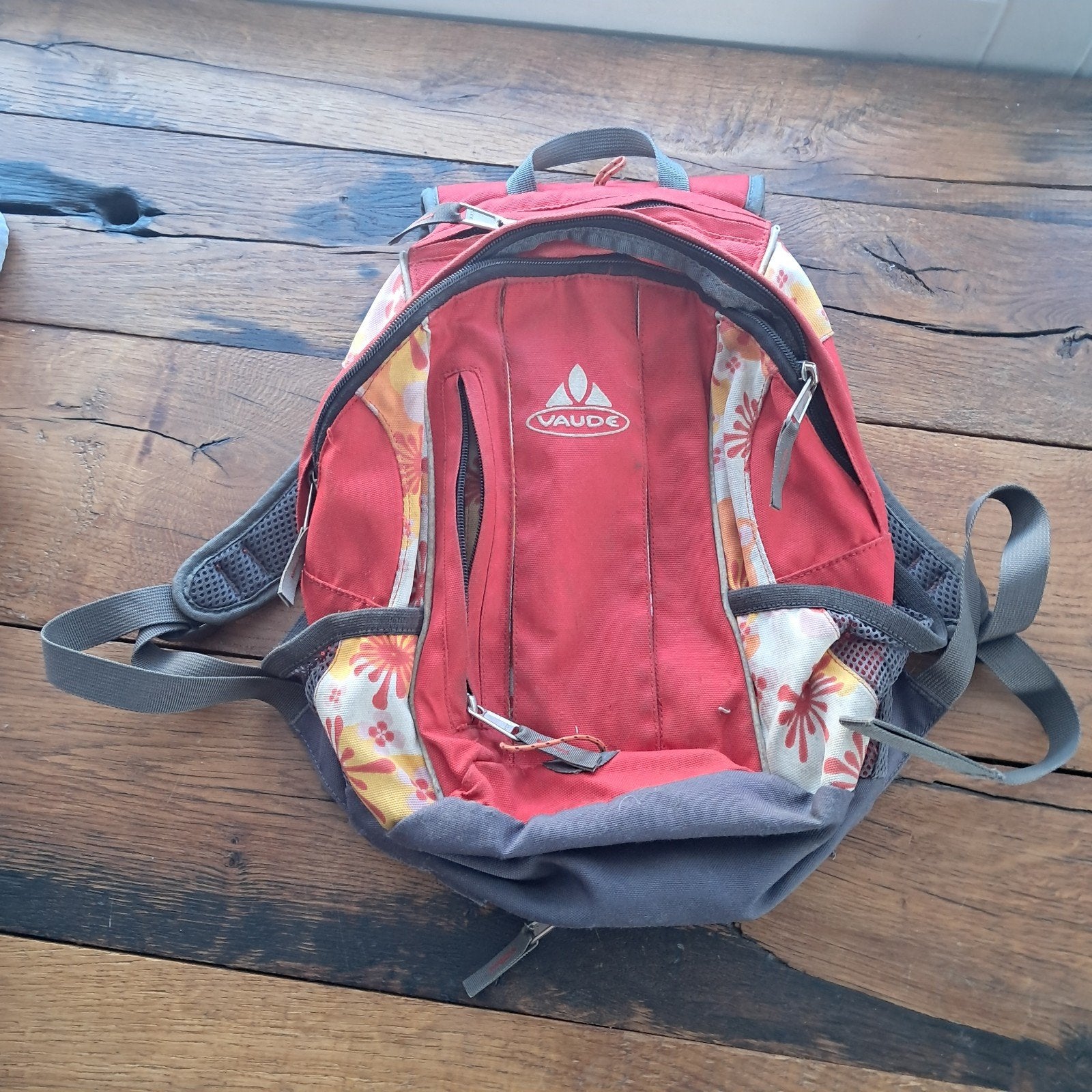 Vaude rugzak rood met bloemenprint, Sieraden, Tassen en Uiterlijk, Tassen | Rugtassen, Overige merken, Gebruikt, Minder dan 30 cm