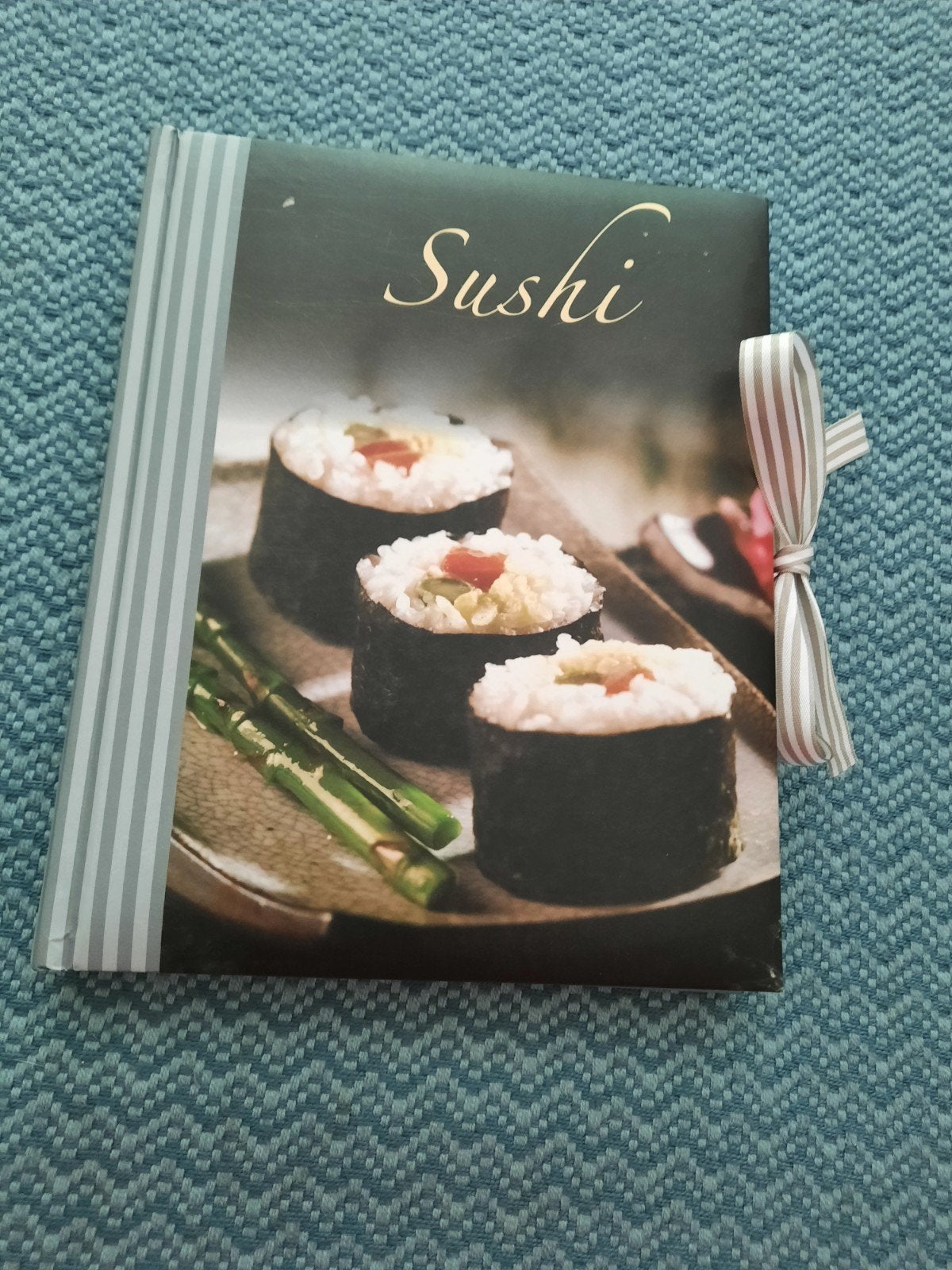Sushi kookboek - Hardcover - 239 blz. - Nieuwstaat, Boeken, Kookboeken, Azië en Oosters, Ophalen of Verzenden, Zo goed als nieuw