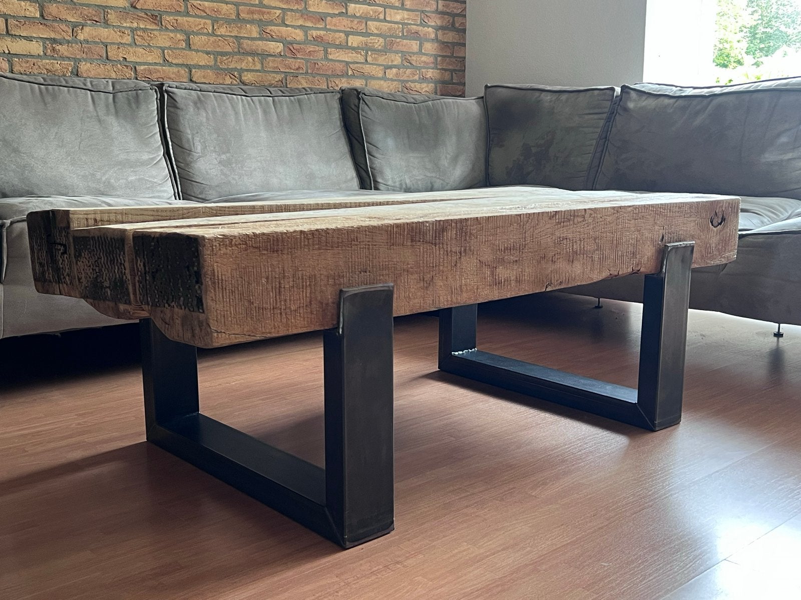 Stoere industriële salontafel van oude spoorbielzen, Ophalen, Gebruikt, 100 tot 150 cm, Eikenhout