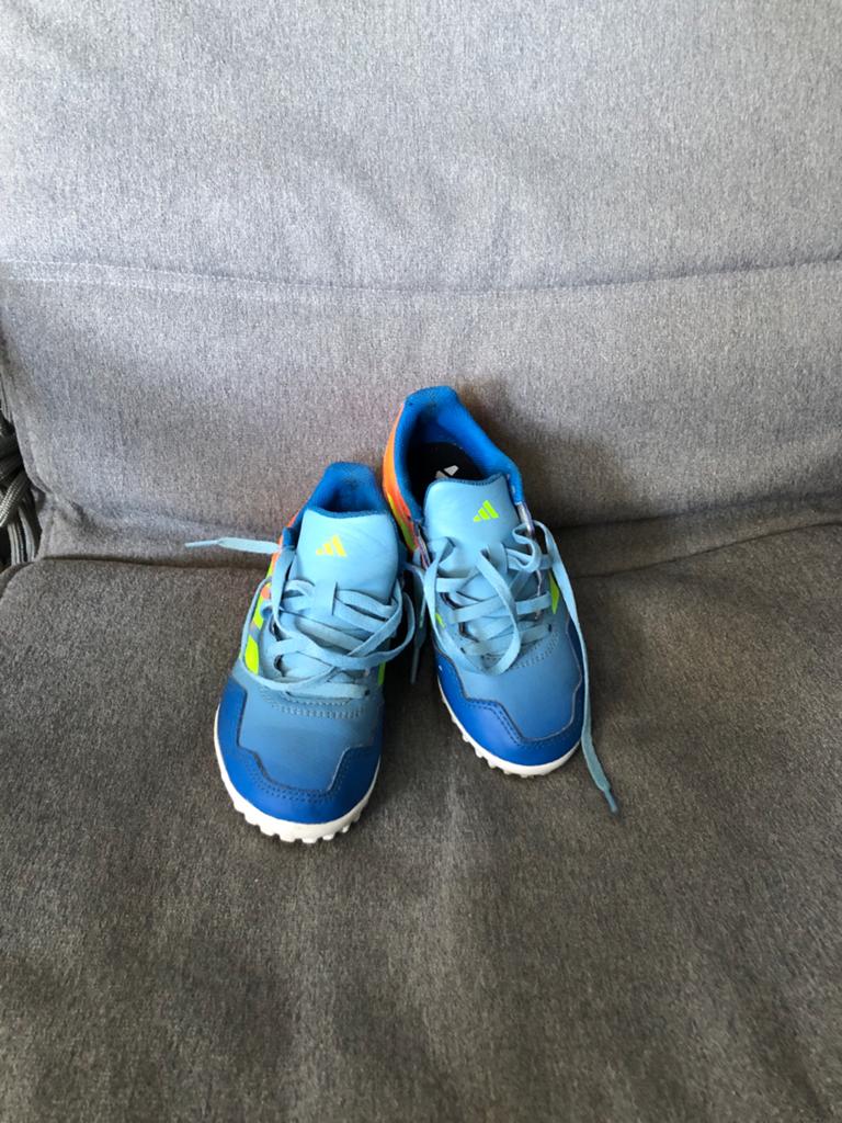 Adidas youngstar Rise hockeyschoenen voor kinderen - maat 34, Ophalen of Verzenden, Gebruikt, Schoenen