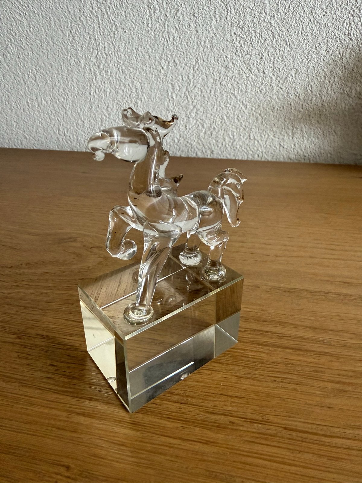 Glazen paard op sokkel - Decoratief object, Ophalen of Verzenden, Zo goed als nieuw, Modern, Wit