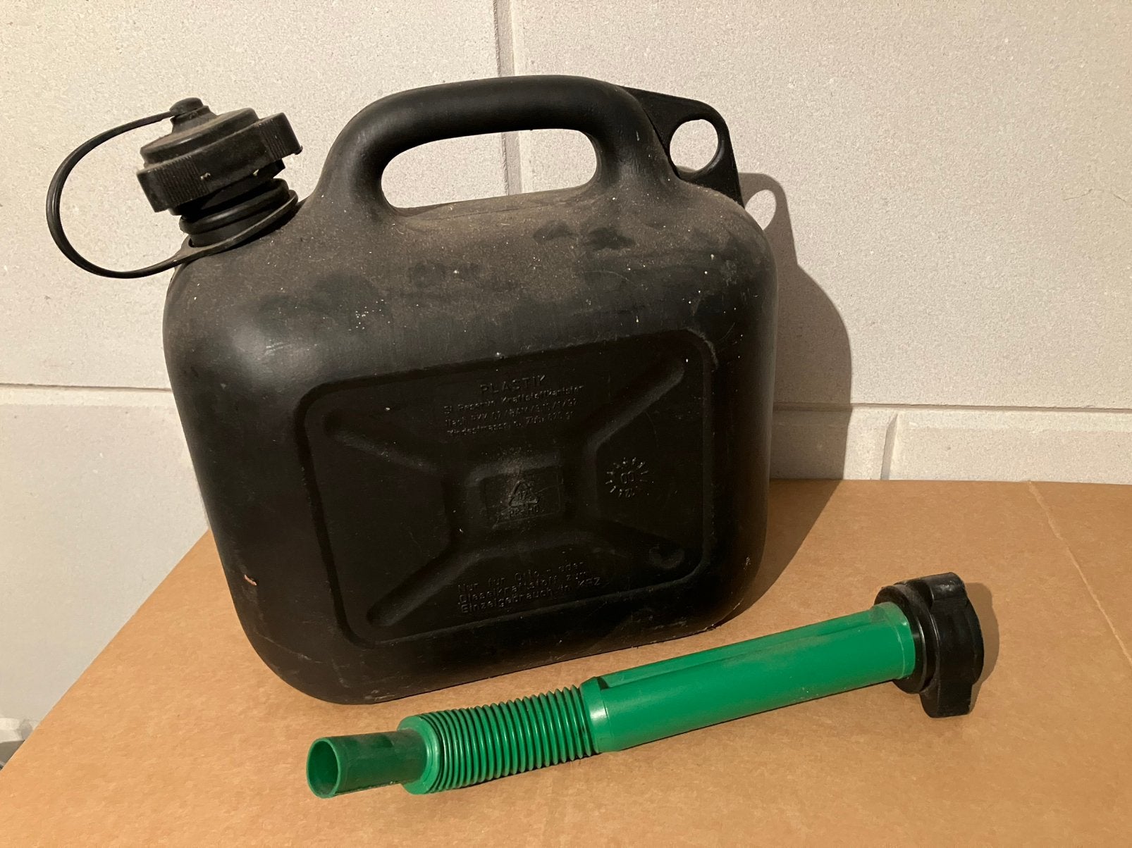 Benzine jerrycan 5 liter met schenktuit, Ophalen, Gebruikt