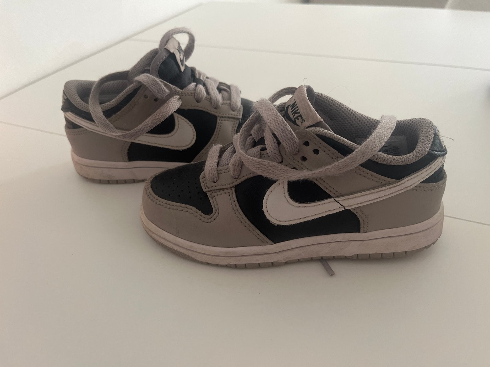 NIKE sneakers maat 28 - nette staat, van Footlocker, Ophalen, Gebruikt, Jongen, Sportschoenen