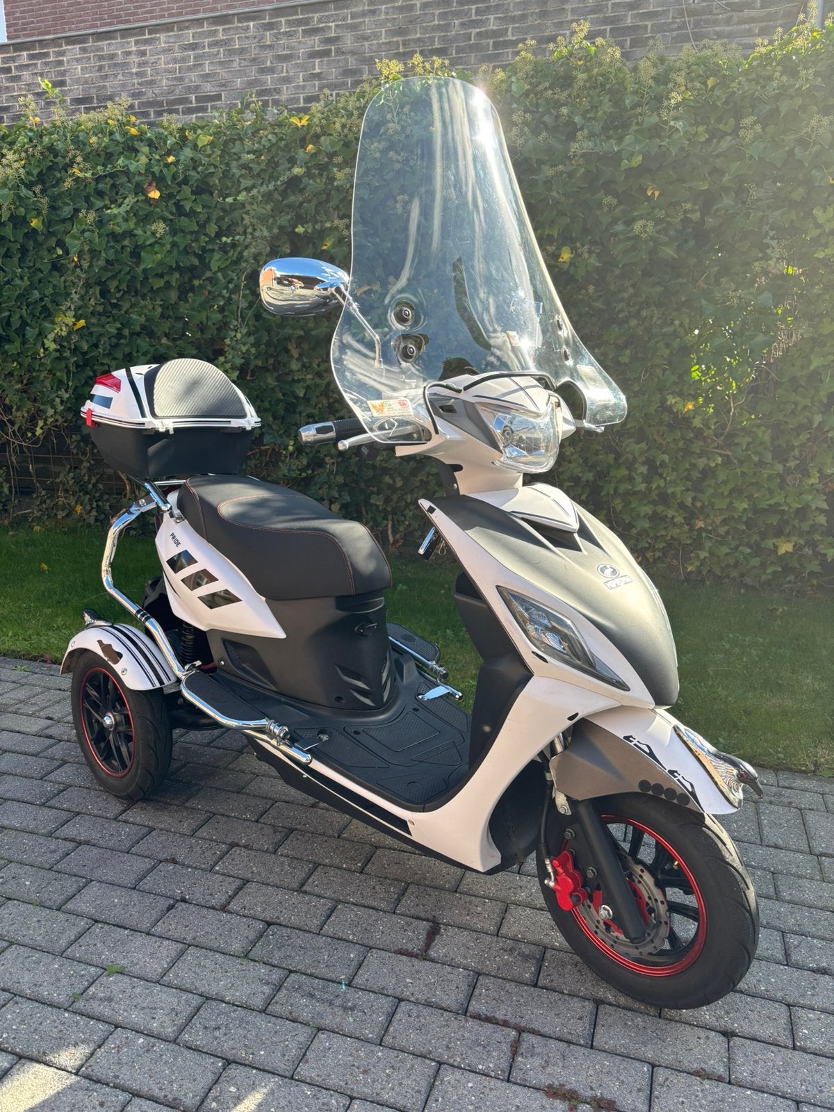 Scootmobiel Nipponia Pride ZGAN, Ophalen, Pride, Zo goed als nieuw, 16 km/u of meer