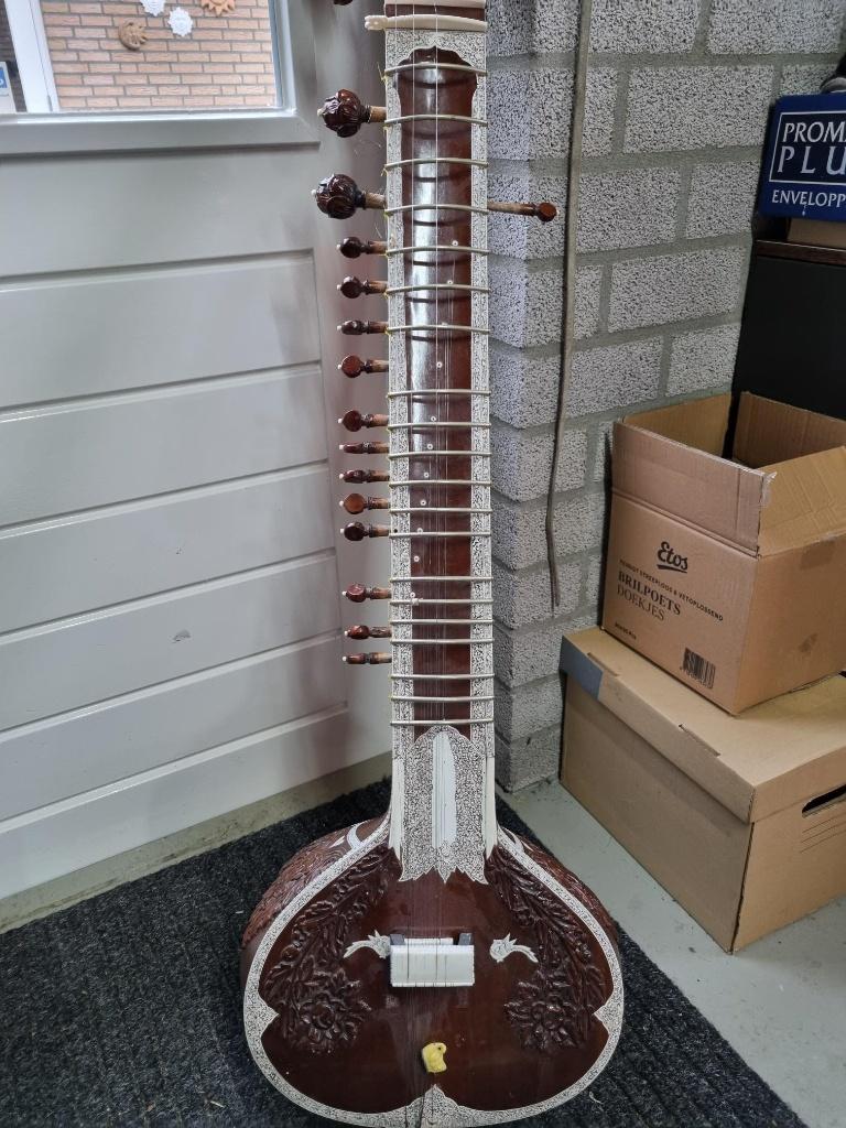 sitar oudje met prachtig houtsnijwerk, Muziek en Instrumenten, Snaarinstrumenten | Overige, Ophalen, Gebruikt, Overige typen