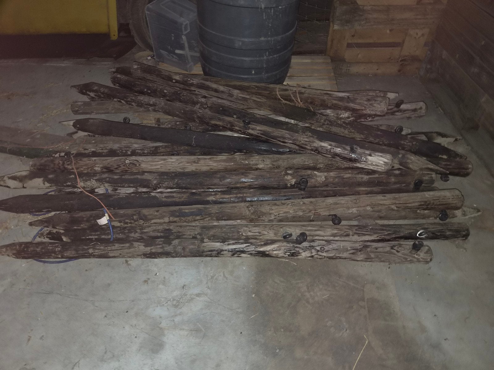 Gebruikte houten palen - Ideaal voor diverse projecten, Doe-het-zelf en Verbouw, Gebruikt, Ophalen of Verzenden, Balk, Overige houtsoorten