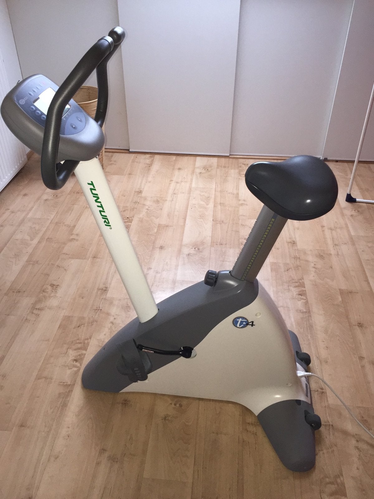 Tunturi T4 hometrainer, Sport en Fitness, Fitnessapparatuur, Ophalen, Zo goed als nieuw, Hometrainer