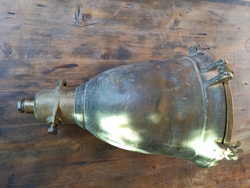 Oude koperen scheeps lamp, Ophalen