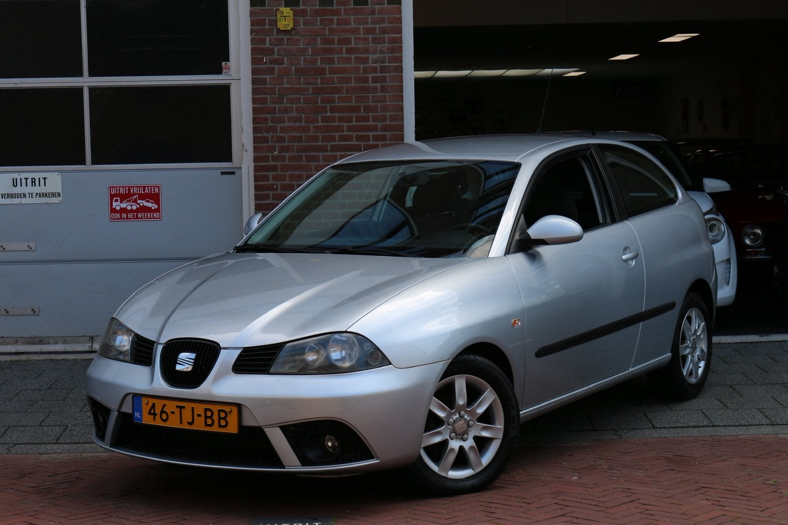 Seat Ibiza 1.4 16V Reference - Cruise Control/Airco/Nw APK, Voorwielaandrijving, 40 €/maand, Zwart, 4 cilinders