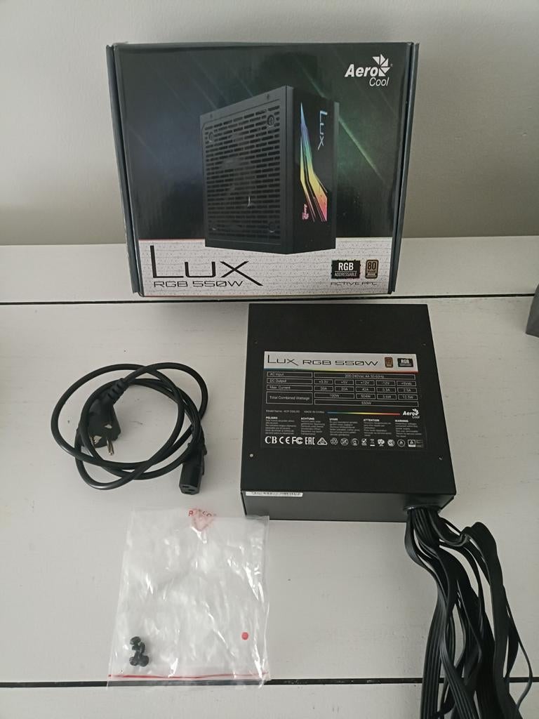 AeroCool Lux RGB 550w 80plus bronze PSU, Ophalen of Verzenden