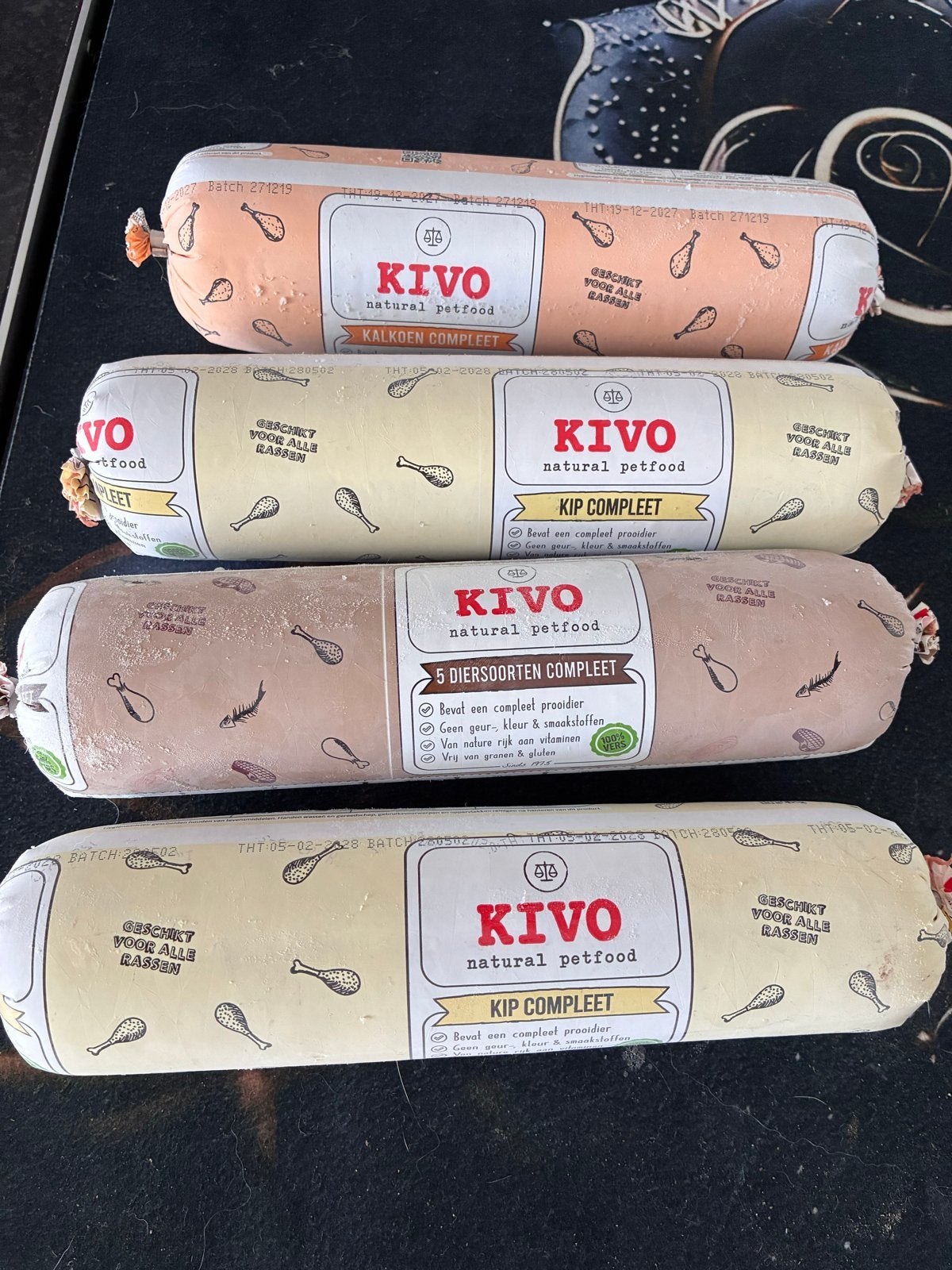 Kivo 4stuks hondenworst diepvries. €8 geld is voor hulphond, Dieren en Toebehoren, Ophalen, Hond