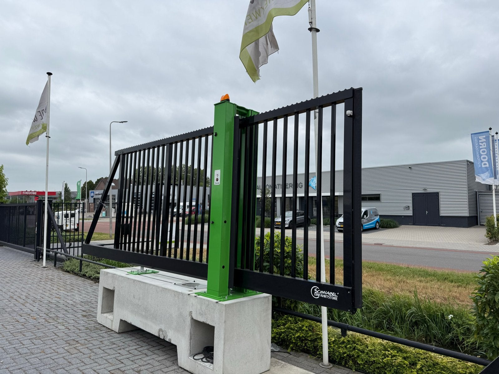 Beursmodel Schuifpoort 3/3,5 m met Motor & Afstandsbediening, Ophalen, Met poort, Overige typen, Zo goed als nieuw